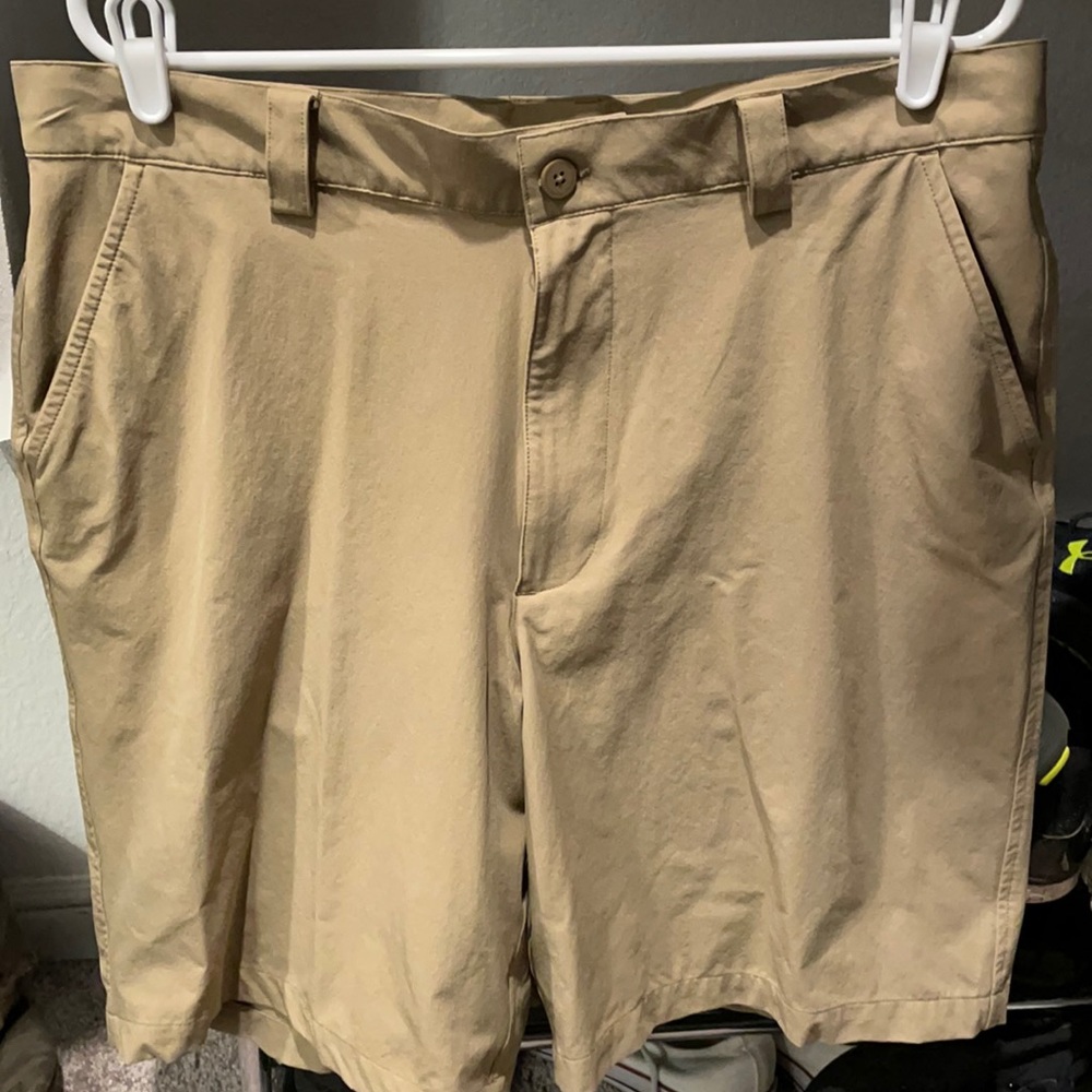 Size 36 under armour shorts